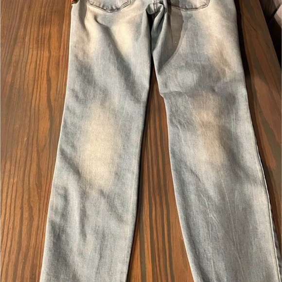 Designer embroidered light denim jeans - Picture 6 of 6